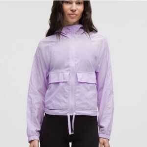 💜NWT LULULEMON hood lite jacket size M lavender 💜 windbreaker light rain coat